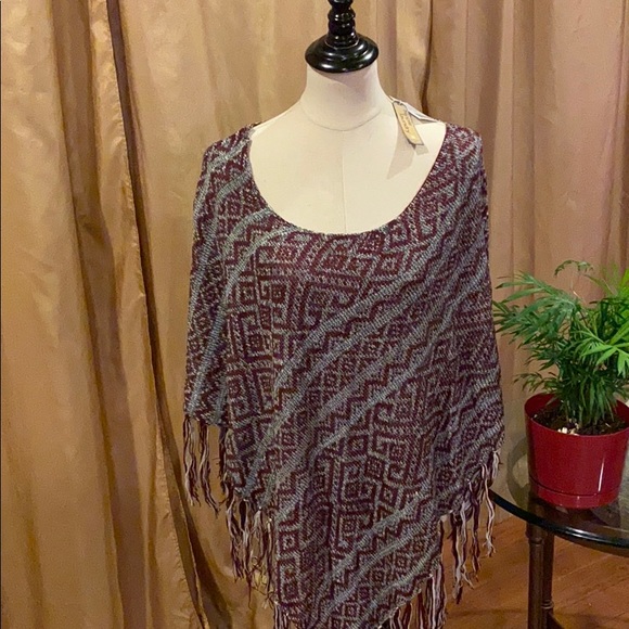 Women’s knit poncho - Picture 2 of 3